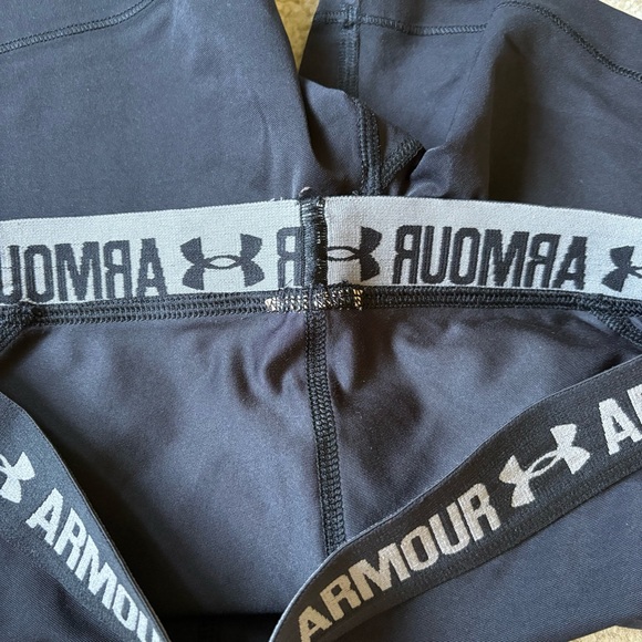 Under Armour Compression Shorts - Picture 5 of 5
